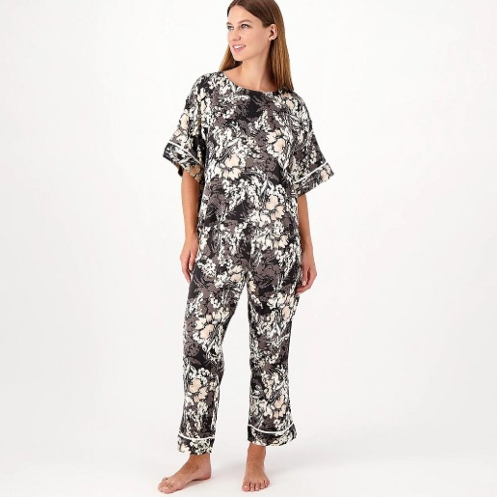 NWT Breezies Lounge Stretch Satin Effect Short Sleeve Sleep Set Pajama - Picture 1 of 1